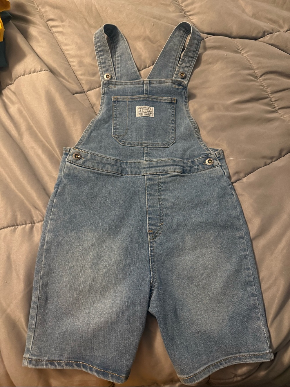 Levi’s kids size 7 short alls